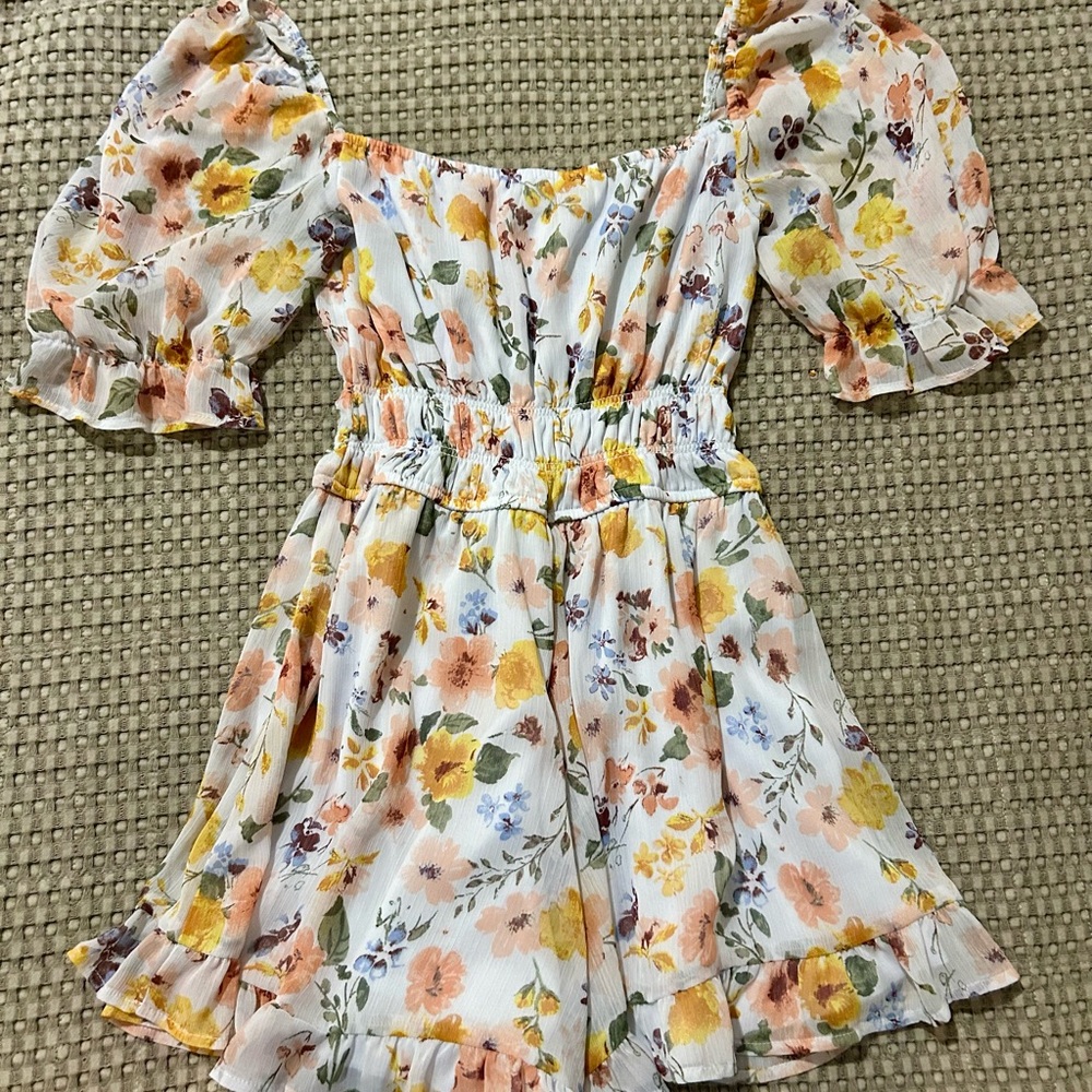 Trixxi Multicolor Floral Puff Sleeve Romper - Picture 3 of 4